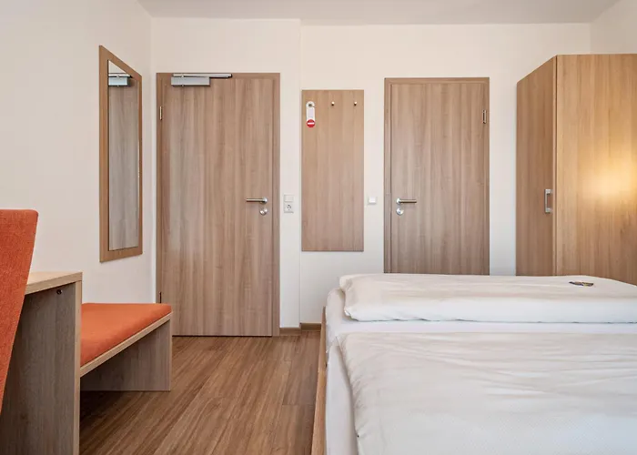 Adler בית הארחה 3*