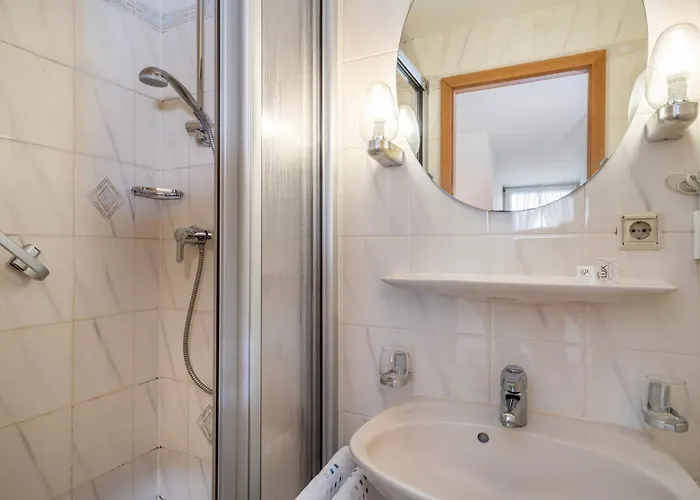 Adler בית הארחה 3*