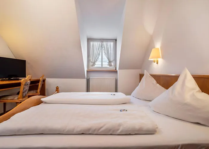 Adler בית הארחה 3*